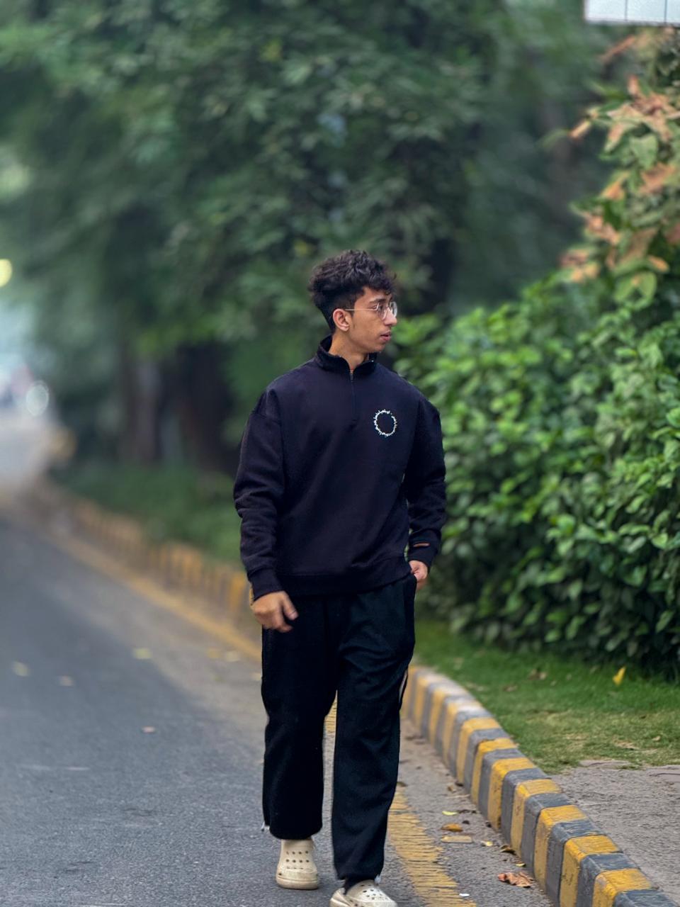 BEYOUNG BULLEYA BLACK MOCK-NECK